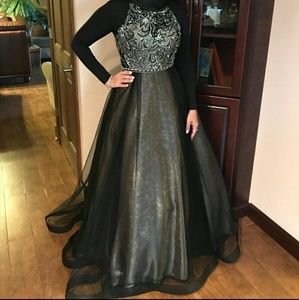 Evening gown/ dress